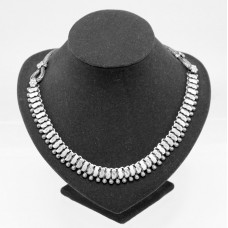 vechi colier amerindian. Tony Garcia cca 1950 Statele Unite